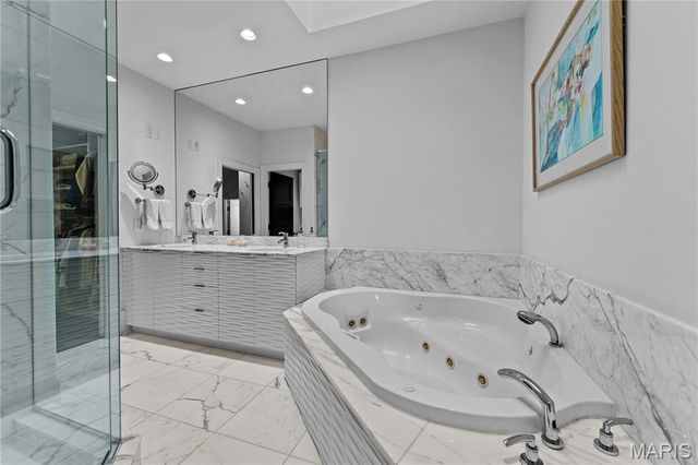 60 Brighton Way 3S, Clayton, MO 63105