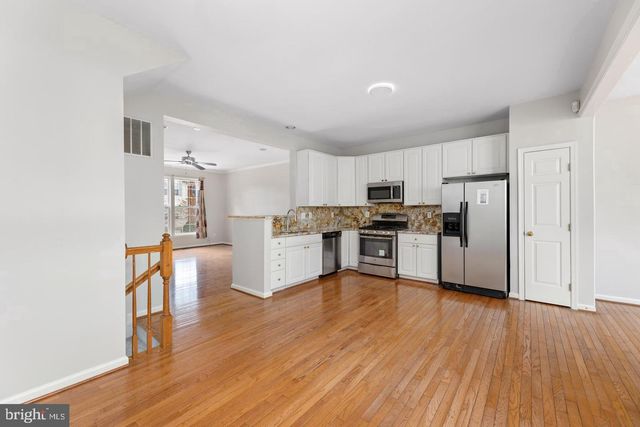 13700 BARKSDALE DR, Herndon, VA 20171