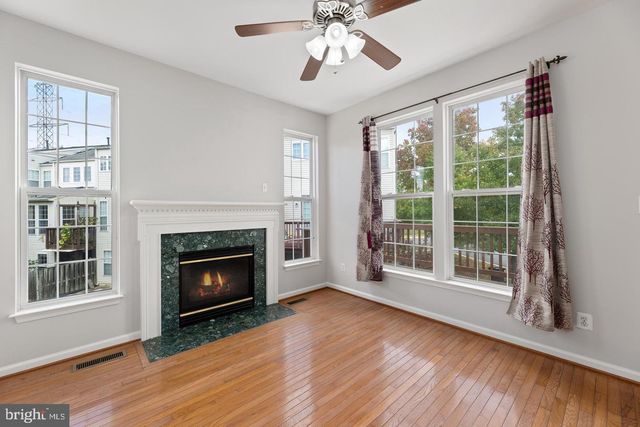 13700 BARKSDALE DR, Herndon, VA 20171