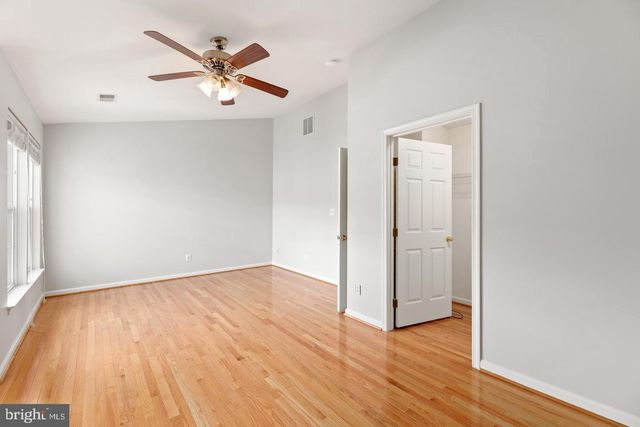13700 BARKSDALE DR, Herndon, VA 20171