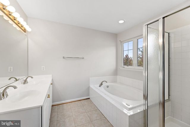 13700 BARKSDALE DR, Herndon, VA 20171