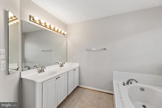13700 BARKSDALE DR, Herndon, VA 20171