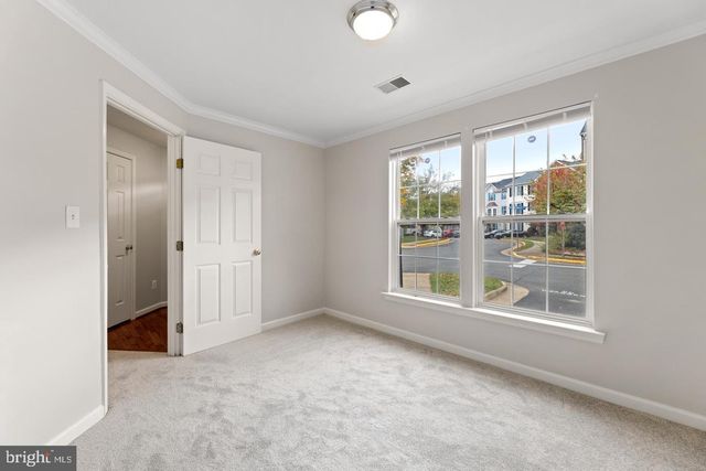 13700 BARKSDALE DR, Herndon, VA 20171