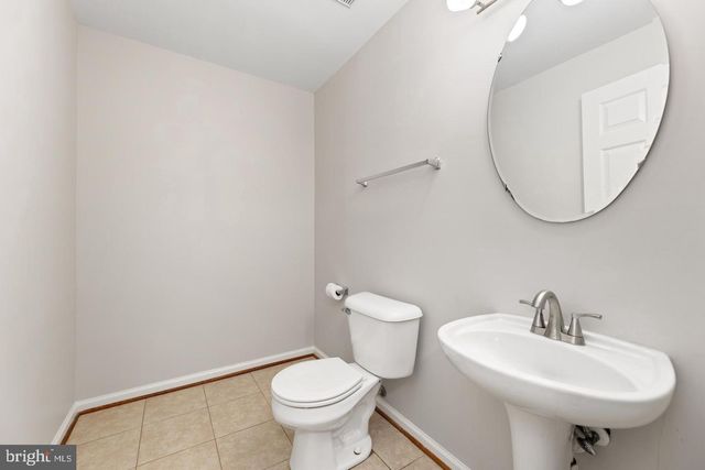 13700 BARKSDALE DR, Herndon, VA 20171