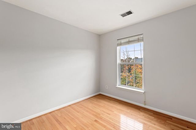 13700 BARKSDALE DR, Herndon, VA 20171