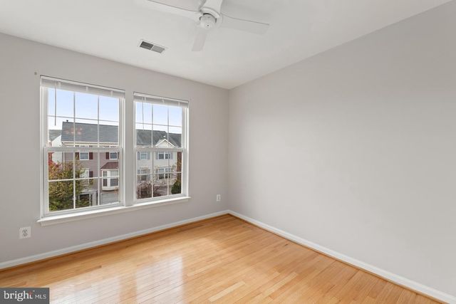 13700 BARKSDALE DR, Herndon, VA 20171
