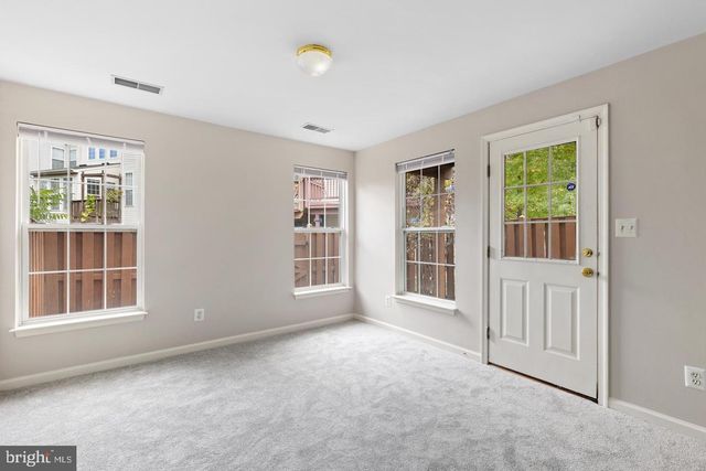 13700 BARKSDALE DR, Herndon, VA 20171