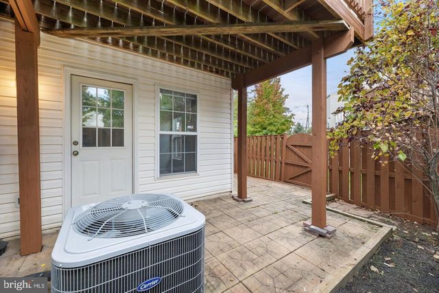 13700 BARKSDALE DR, Herndon, VA 20171