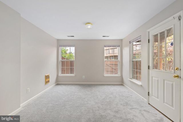 13700 BARKSDALE DR, Herndon, VA 20171