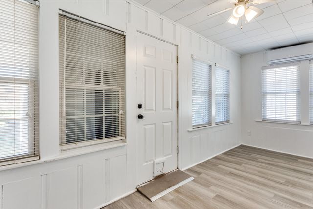 4812 Calmont Avenue, Fort Worth, TX 76107