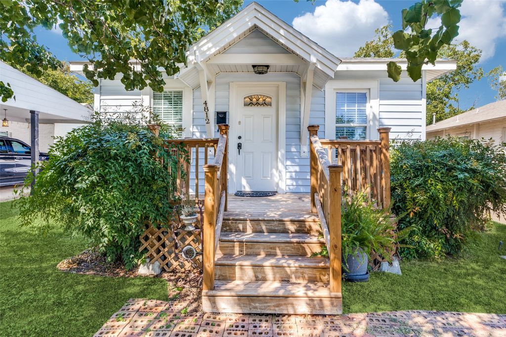 4812 Calmont Avenue, Fort Worth, TX 76107