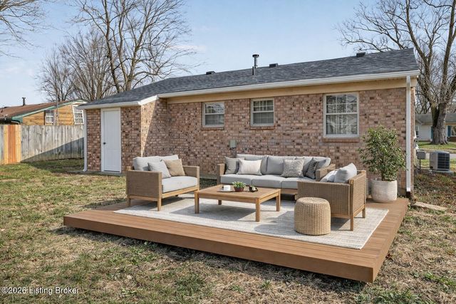 10810 Dorton Dr, Louisville, KY 40272