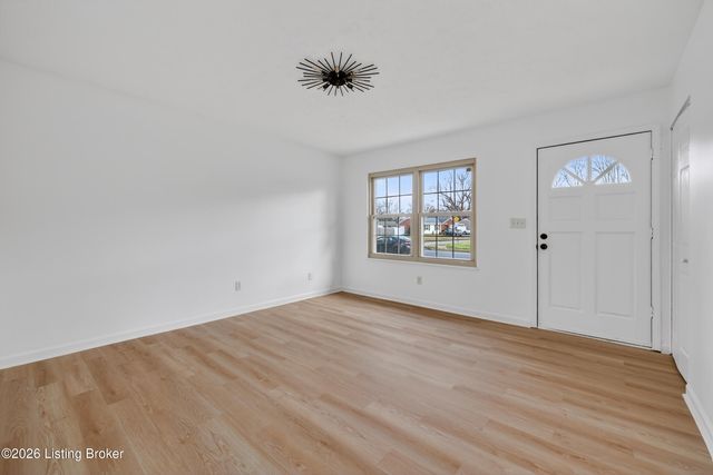 10810 Dorton Dr, Louisville, KY 40272