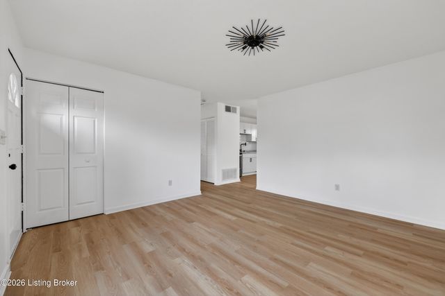 10810 Dorton Dr, Louisville, KY 40272