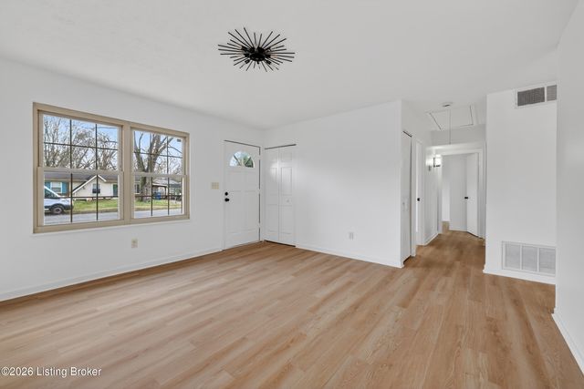 10810 Dorton Dr, Louisville, KY 40272