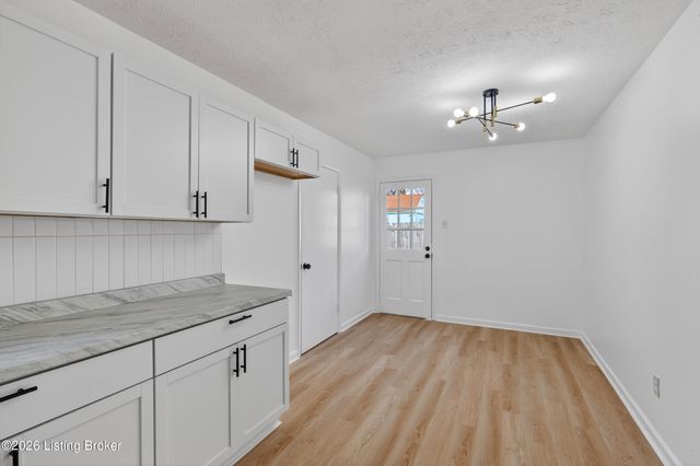 10810 Dorton Dr, Louisville, KY 40272