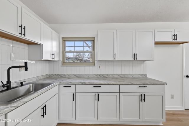 10810 Dorton Dr, Louisville, KY 40272