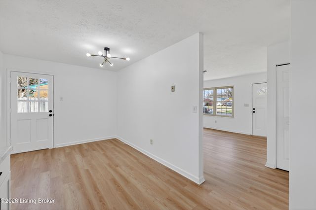 10810 Dorton Dr, Louisville, KY 40272