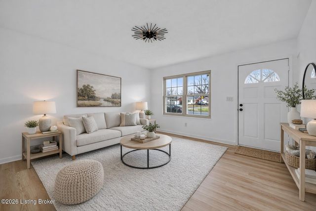 10810 Dorton Dr, Louisville, KY 40272