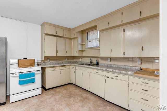 321-323 E Northern Ave, Pueblo, CO 81006