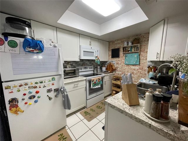 7200 SW 8TH AVENUE P102, Gainesville, FL 32607