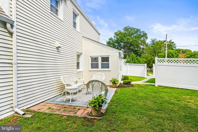 1500 W CHESTER PIKE, Havertown, PA 19083