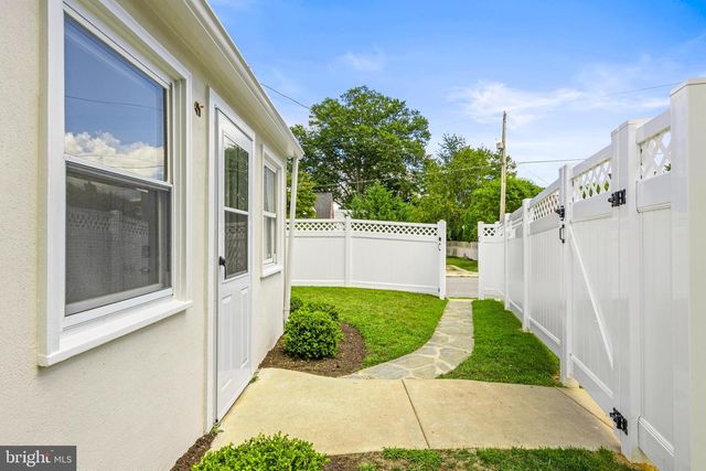 1500 W CHESTER PIKE, Havertown, PA 19083