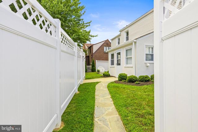 1500 W CHESTER PIKE, Havertown, PA 19083