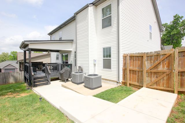 1088 Fuji Ln, Clarksville, TN 37040