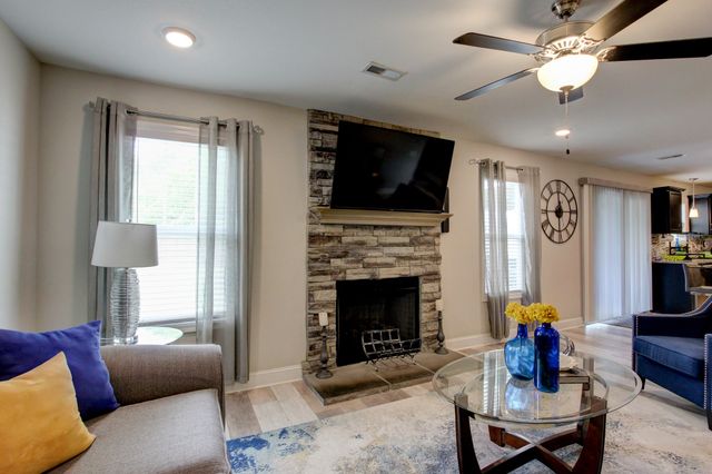 1088 Fuji Ln, Clarksville, TN 37040