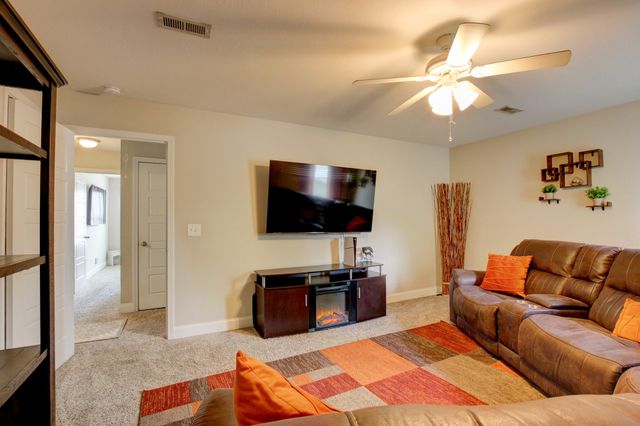 1088 Fuji Ln, Clarksville, TN 37040