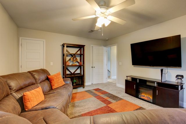 1088 Fuji Ln, Clarksville, TN 37040