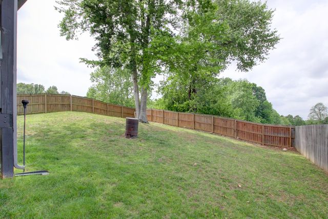 1088 Fuji Ln, Clarksville, TN 37040