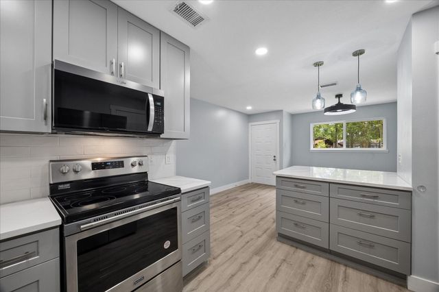 17 Oldstream Court, The Woodlands, TX 77381