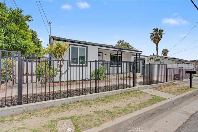 215 W Lugonia Ave, Redlands, CA 92374