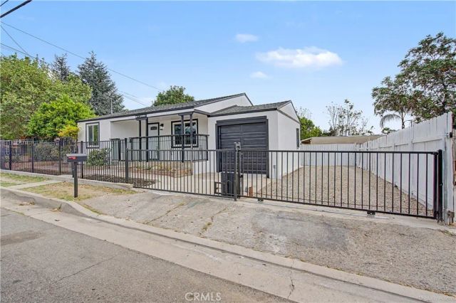 215 W Lugonia Ave, Redlands, CA 92374