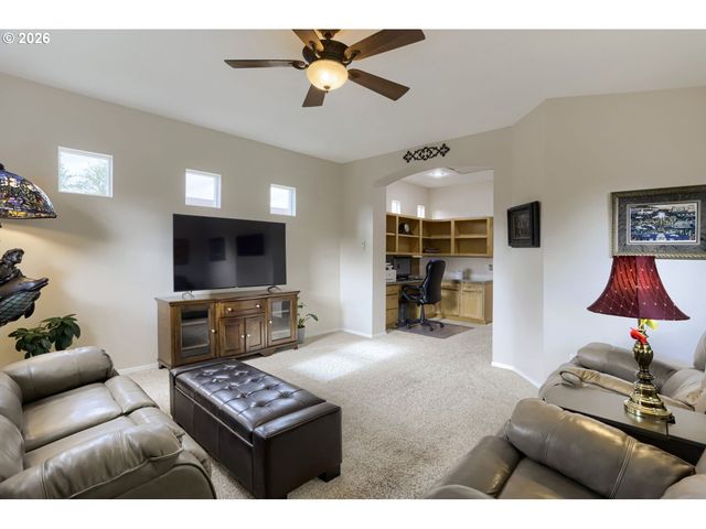 1817 Ne 63RD Ave, Hillsboro, OR 97124