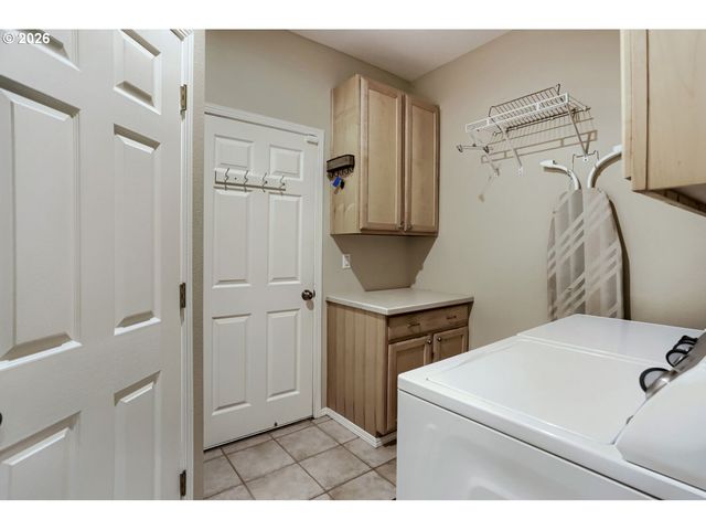 1817 Ne 63RD Ave, Hillsboro, OR 97124