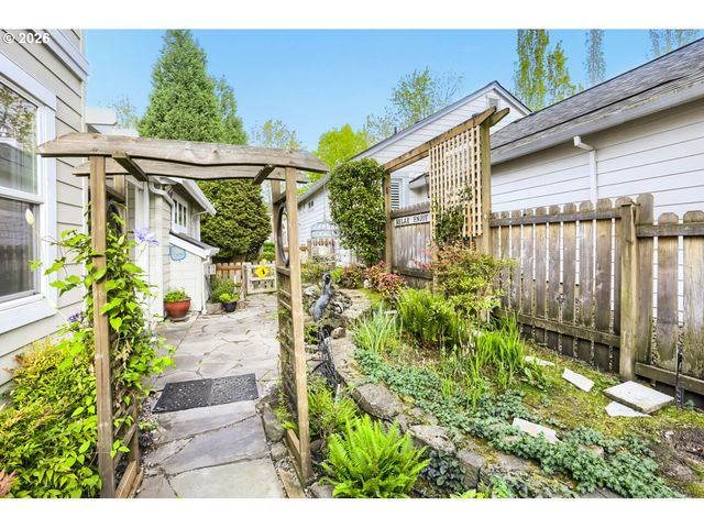 1817 Ne 63RD Ave, Hillsboro, OR 97124