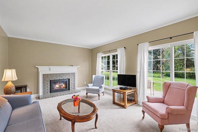 1692 Ridgecrest, Rochester Hills, MI 48306