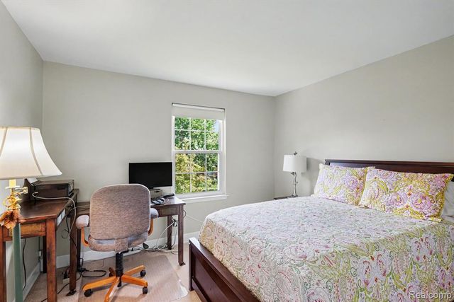 1692 Ridgecrest, Rochester Hills, MI 48306