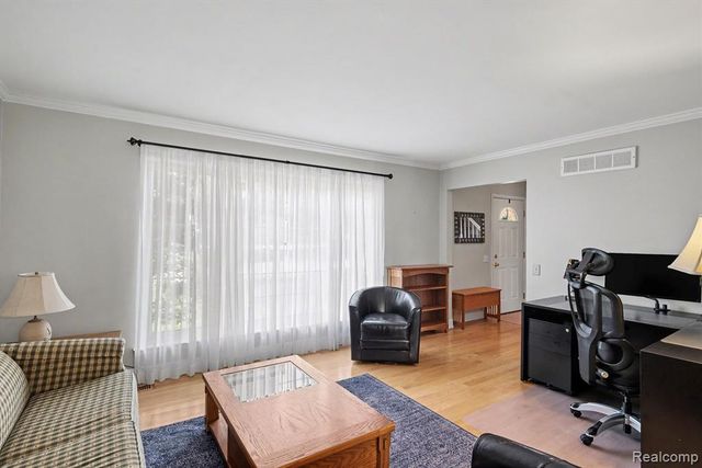 1692 Ridgecrest, Rochester Hills, MI 48306