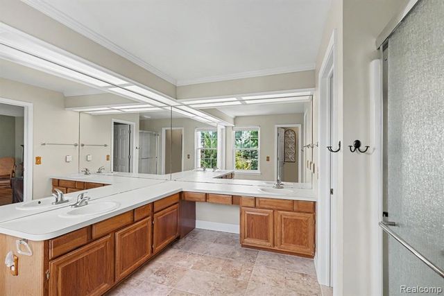 1692 Ridgecrest, Rochester Hills, MI 48306