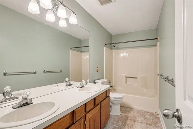 1692 Ridgecrest, Rochester Hills, MI 48306