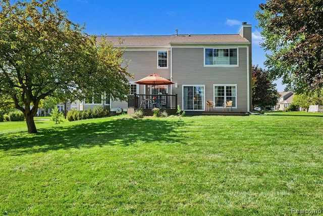 1692 Ridgecrest, Rochester Hills, MI 48306