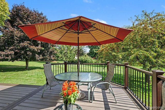 1692 Ridgecrest, Rochester Hills, MI 48306