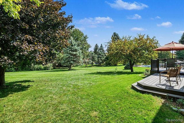 1692 Ridgecrest, Rochester Hills, MI 48306