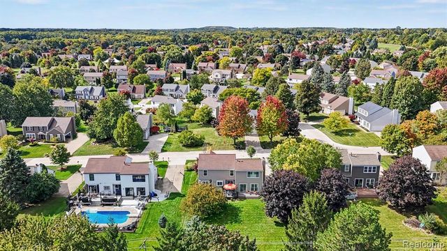 1692 Ridgecrest, Rochester Hills, MI 48306