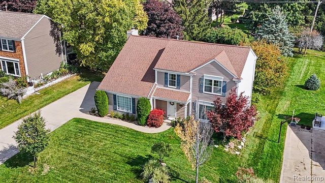 1692 Ridgecrest, Rochester Hills, MI 48306