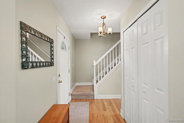 1692 Ridgecrest, Rochester Hills, MI 48306